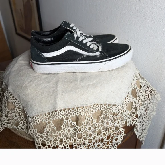 Vans Women's Black and White Sneakers Unisex - Picture 4 of 12